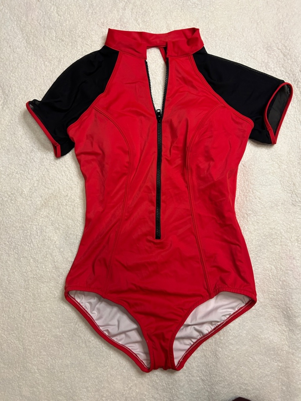 VENUS Red and Black Short-Sleeve One-Piece Swimsuit with Front Zip